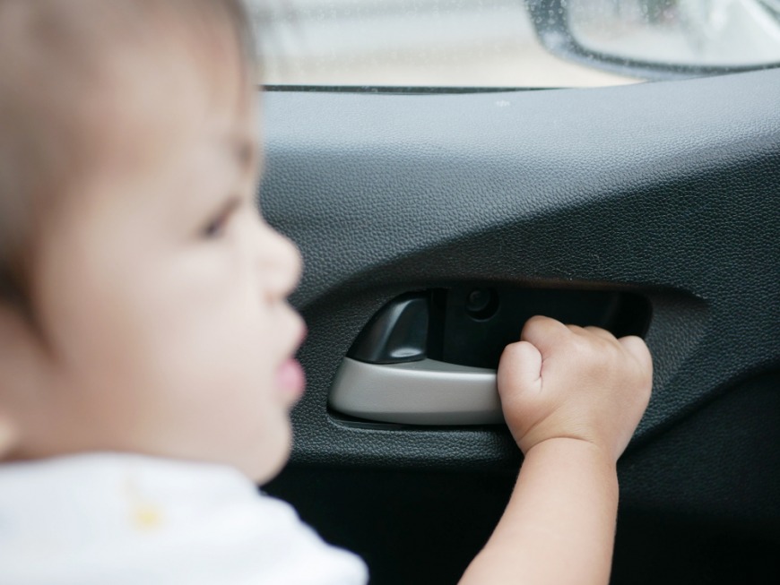 How to drive safe while children are inside the car